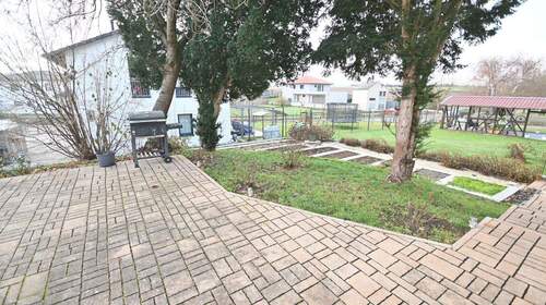 ...und Zugang zur großzügigen Terrasse - Mehrfamilienhaus, Wohnhaus mit 185,00 m&sup2; in Hilpoltstein / Meckenhausen zum Kaufen