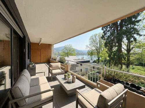 Terrasse mit KI möbliert - 4-Zimmer-Wohnung mit 2 Bädern u. 2 Balkonen mit Rheinblick, 3. OG Aufzug + TG in Bonn Rüngsdorf