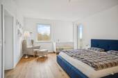 Lichtdurchflutetes Schlafzimmer mit Bad en Suite und Balkonzugang - 