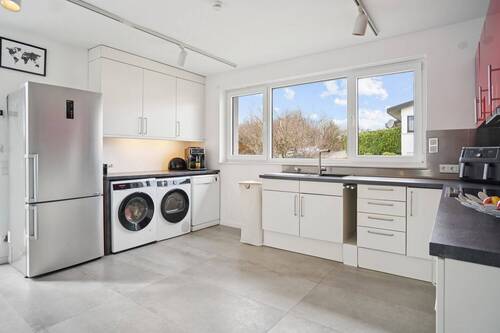 Einbauküche mit direktem Zugang zum Außenbereich - 