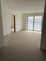 Wohn-/Essbereich mit Zugang zu Terrasse und Garten - 2 Zi.-Wohnung mit Terrasse & Garten
