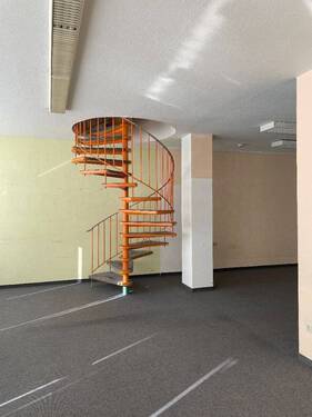 Erdgeschoss links - Gewerbeobjekt (Büro, Produktion, Verkauf) in Nürnberg zur Miete