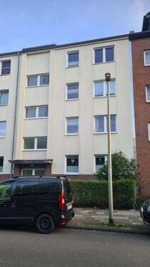 Hausansicht - schöne 3,5 Zi. Wohnung im EG mit Balkon und Gartennutzung