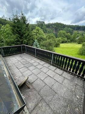 Balkon - Idyllisch gelegenes 7-Zi. EFH mit 2 Balkonen, Carport, 3 Bädern und Garage im schönen Zschopautal