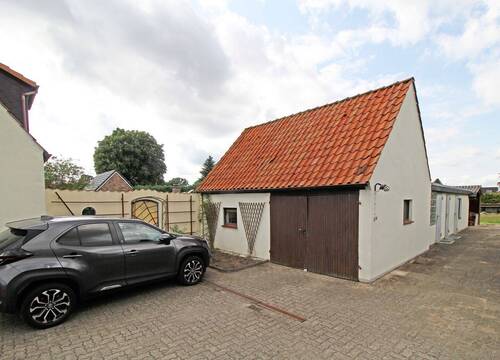 Garage mit anschließendem Schuppen - 8 Zimmer Einfamilienhaus in Wahlstedt