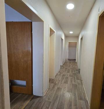 Flur Diele - 3 Zimmer Etagenwohnung zum Kaufen in Leverkusen