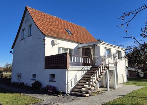 Gartenseite mit Eingang.jpg - 6 Zimmer Einfamilienhaus zum Kaufen in Drebkau