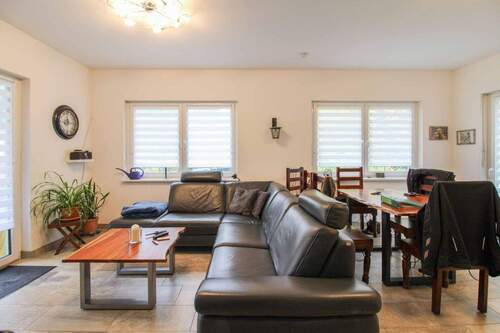 Wohnbereich und Esstisch - 5 Zimmer Einfamilienhaus in Blankenfelde-Mahlow