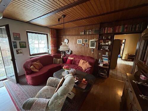 Wohnzimmer im EG - 5 Zimmer Einfamilienhaus zum Kaufen in Eckental