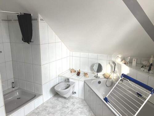 ...Bidet und Dusche (Wohnhaus) - 