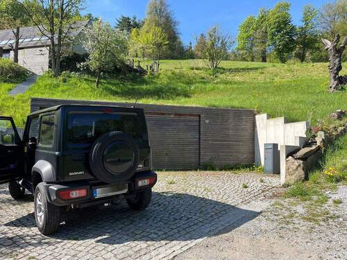 Doppelgarage mit Stellplatz - 