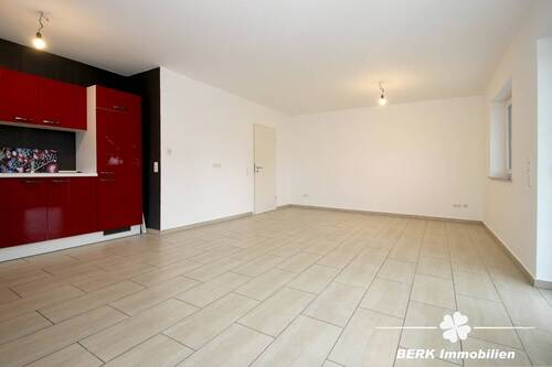 Wohn- und Essbereich - BERK Immobilien - lichtdurchflutete 3-Zimmer Wohnung in zentraler Lage von Mainaschaff