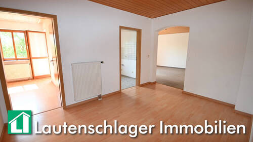 3-Zimmer-Wohnung.. - Sofort zu haben! Großzügige 3-Zimmer-Wohnung mit Tiefgaragenstellplatz in Neumarkt-Woffenbach