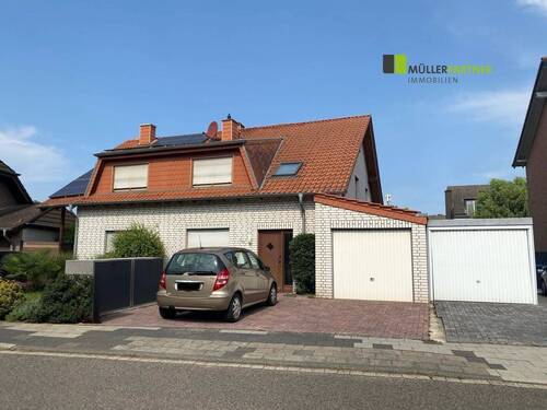 Straßenansicht - Gepflegtes Zweifamilienhaus mit Garage in guter Wohnlage von Eschweiler-Weisweiler