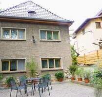 - Einfamilienhaus mit Terrasse, unterkellerten Garagen und Wald - - Weißenfels Leißling