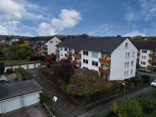 Rückansicht mit Garage - Etagenwohnung mit 98,00 m&sup2; in Vellmar zum Kaufen