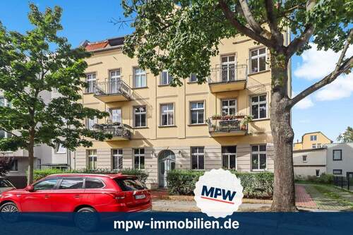 Hausansicht - freie Altbauwohnung in Pankow: mit Stuck & Balkon
