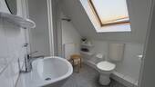 Badezimmer im Dachgeschoss - 