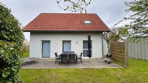 Gebäudeansicht vom Hinterhof - 4 Zimmer Mehrfamilienhaus, Wohnhaus zum Kaufen in Göhren-Lebbin