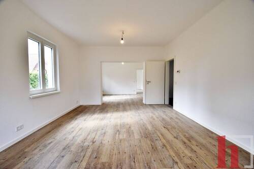 Helles Wohnzimmer - 7 Zimmer Einfamilienhaus zur Miete in Lohne
