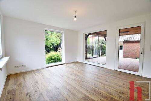 Helles Wohnzimmer mit Terrasse - Einfamilienhaus mit 161,60 m² in Lohne zur Miete