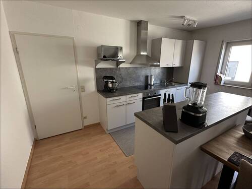 Freundlich helle Küche - Schicke 2-Zimmer-Wohnung im Schälzig mit EBK & Stellplatz vor dem Haus!