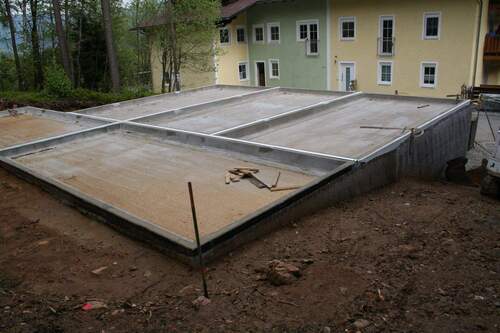 28.04.2012 019.jpg - Überbaufläche von 5 Garagen plus 1 Abstellarum zu verkaufen