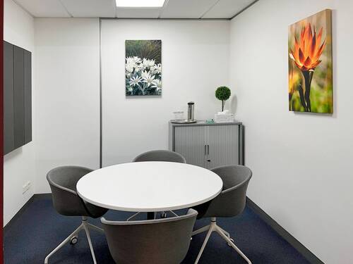 Generic Large meeting room_06.jpg - Büro mit 50,00 m&sup2; in Unterschleißheim zur Miete