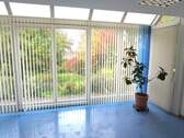 Praxisraum mit Gartenblick - 