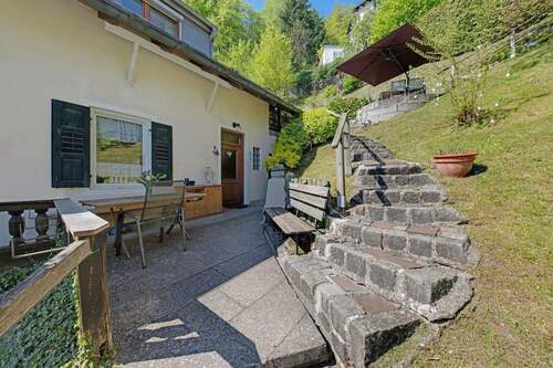 Außentreppe - Mehrfamilienhaus, Wohnhaus mit    161,00 m&sup2; in Wolfratshausen zum Kaufen