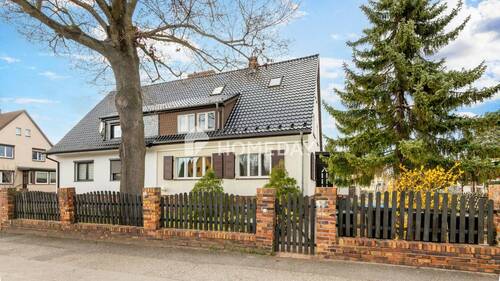 Außenansicht 1 - Ihr neues Kapitel beginnt hier: Doppelhaushälfte mit sechs Zimmern, Keller, Garten und Kamin