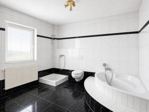 Badezimmer EG R - 