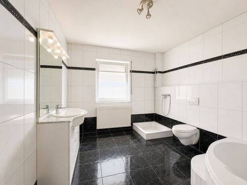 Badezimmer EG R - 