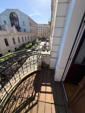 Balkon 1 - II 2- Raum Wohnung mit EBK und zwei Balkonen * frei ab sofort II