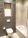 Modernes Bad mit Wanne - 