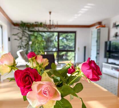 Nahaufnahme Blick vom Esszimmer in das Wohnzimmer - Mehrfamilienhaus, Wohnhaus mit 184,00 m&sup2; in Hilzingen zum Kaufen