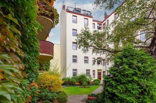 Bezugsfreie 3 Zimmer Wohnung in Charlottenburg - Berlin-Charlottenburg: Helle 3-Zimmer-Altbauwohnung mit Stil und Balkon.