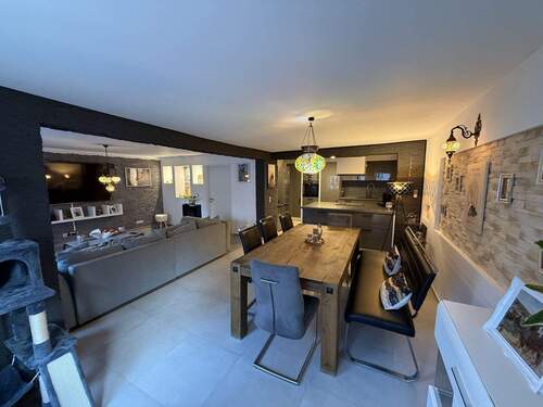 essbereich-mit-küche.jpeg - Mehrfamilienhaus, Wohnhaus mit 280,00 m&sup2; in Roth zum Kaufen