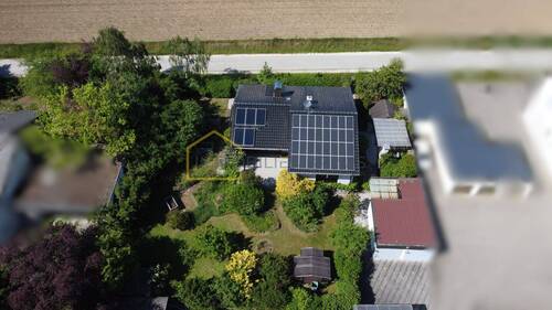 Luftbild Südseite - Wohnen in Traumlage am Ortsrand von Falkendorf, Modernisiertes EFH auf 936 m² Grundstück
