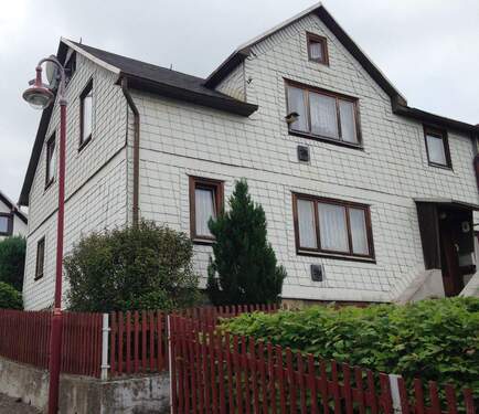 Haus 1.jpg - Einfamilienhaus mit Nebengebäude