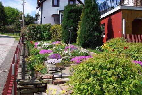 Vorgarten.jpg - Doppelhaushälfte mit 140,00 m² in Suhl zum Kaufen