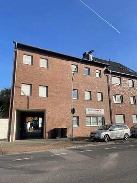 Hausfront - Halle zur Miete in Mönchengladbach / Eicken