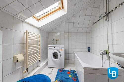 Wannenbad mit Waschmaschinenanschluss - 