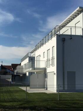 Moderne Wohnanlage - **So schön kann Eigentum sein** Traumhafte 2 Zi.-Dachterr.-Whg. mit TG in Bestlage Hallbergmoos (S8)