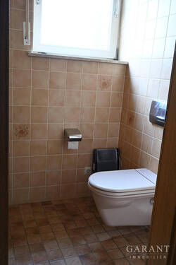 WC mit Waschbecken - 