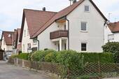 Aussenbild - Zweifamilienhaus mit Garten! - 425.000,00 EUR Kaufpreis, ca.  180,00 m² Wohnfläche