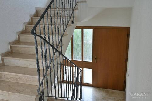 Hauseingang - 5 Zimmer Mehrfamilienhaus, Wohnhaus in Süßen