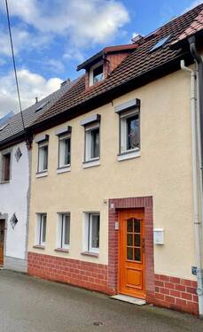 Außenansicht (Straßenseite) - 6 Zimmer Reihenmittelhaus in Lunzenau