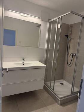 Badezimmer mit Dusche - 