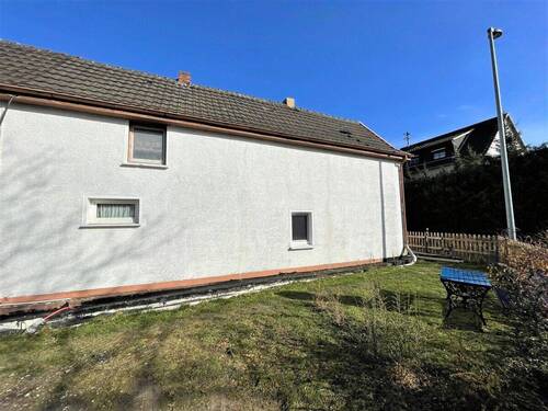 … hinter dem Haus! - 